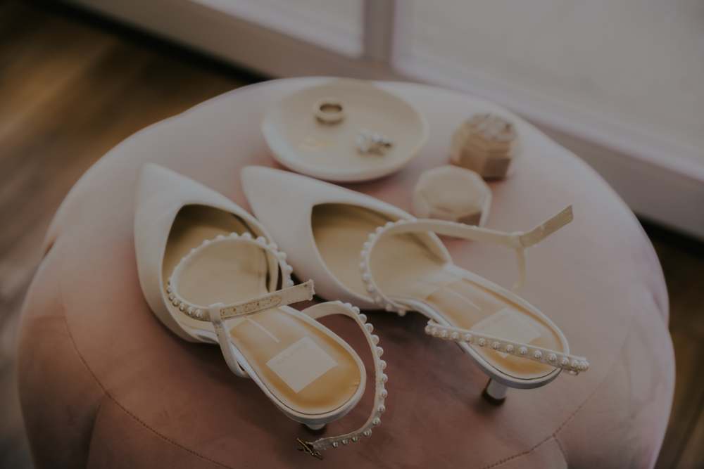Bridal heels and the wedding bands